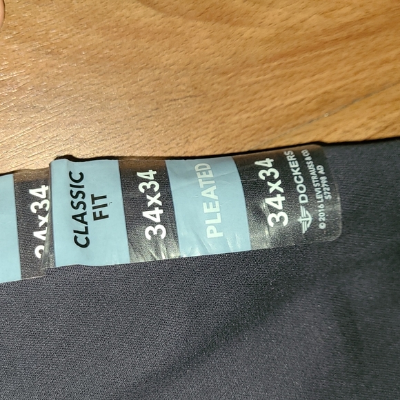 Dockers Signature Classic Pleated khakis - Picture 5 of 6